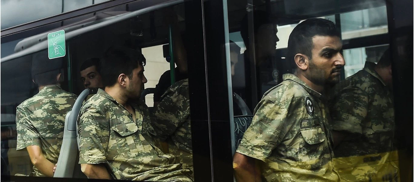 Πραξικόπημα στη Τουρκία; - Μαζικές συλλήψεις πολιτικών και στρατιωτικών στελεχών